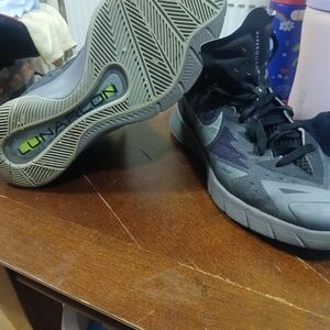 Nike Men’s Grey/Black Basketball Shoes with Lunarlon Cushioning